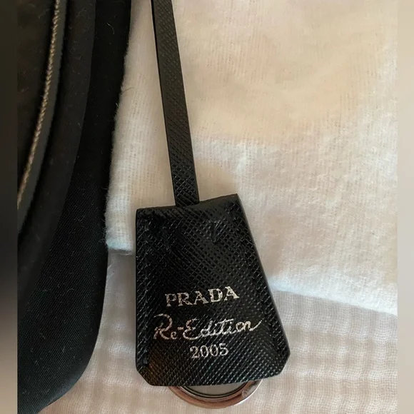 Prada Nylon Re-edition 2005 Shoulder Bag black - Picture 2 of 16